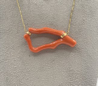 Collana 1 Filo In Corallo Sciacca Con Creola, un gioiello made in italy di Patricia Oro Creations, perfetto per un'idea regalo preziosa. (Vista 2)
