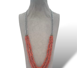 Splendida Collana a 2 Fili in Corallo Sciacca e Ematite, un gioiello made in italy di Patricia Oro Creations, perfetto per un'eleganza senza tempo.