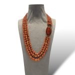 Splendida Collana a 3 fili in Corallo Sciacca e Ambra, un gioiello made in italy di Patricia Oro Creations, perfetto per un'occasione speciale.