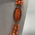 Splendida Collana a 3 fili in Corallo Sciacca e Ambra, un gioiello made in italy di Patricia Oro Creations, perfetto per un'occasione speciale. (Vista 2)