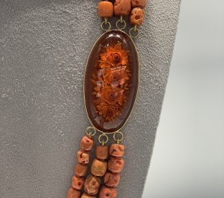 Splendida Collana a 3 fili in Corallo Sciacca e Ambra, un gioiello made in italy di Patricia Oro Creations, perfetto per un'occasione speciale. (Vista 2)