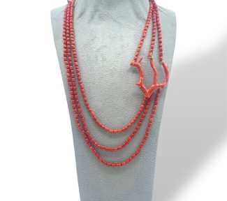 Splendida Collana in Corallo con Ramo, un gioiello made in italy di Patricia Oro Creations, perfetto per un'idea regalo preziosa.