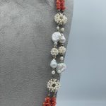 Splendida collana da donna Corallo Sciacca con perle, un gioiello made in italy di Patricia Oro Creations, perfetto per un'idea regalo preziosa. (Vista 2)