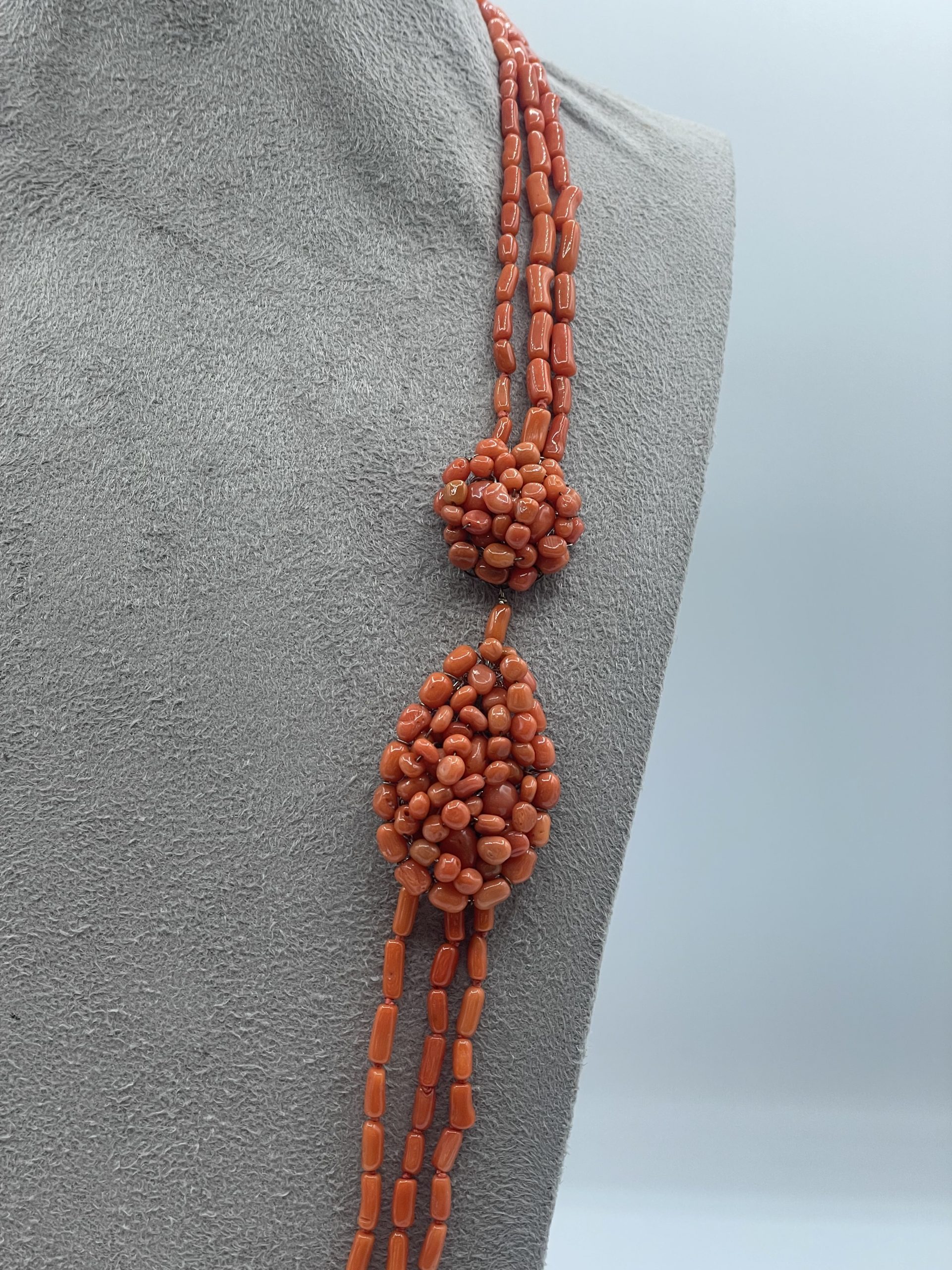 Collana Corallo Sciacca con Medaglioni Argento 925 Splendida collana da donna in corallo firmata Patricia Oro Creations, un gioiello made in italy di alta gioielleria. (Vista 2)