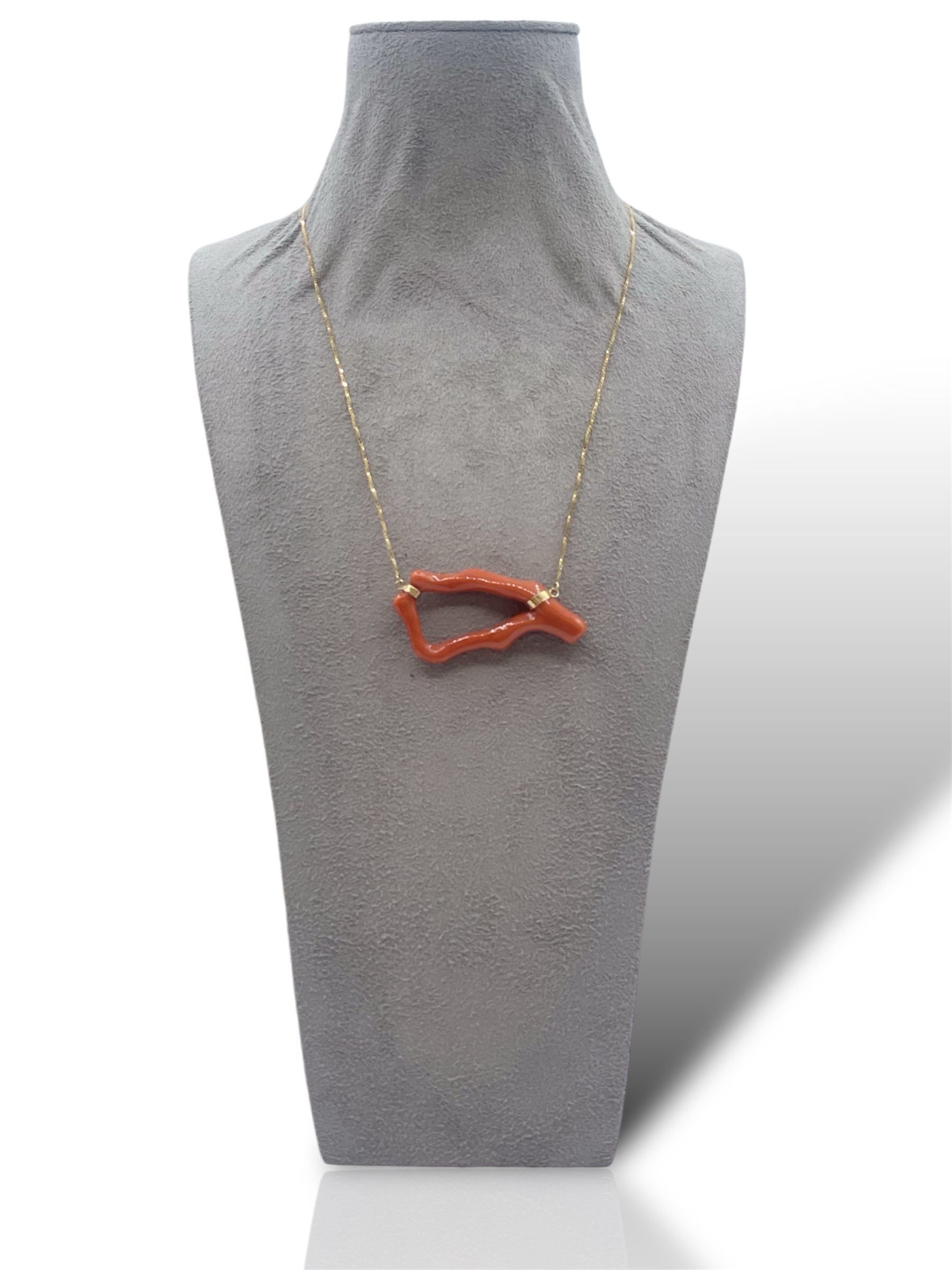Collana 1 Filo In Corallo Sciacca Con Creola, un gioiello made in italy di Patricia Oro Creations, perfetto per un'idea regalo preziosa.