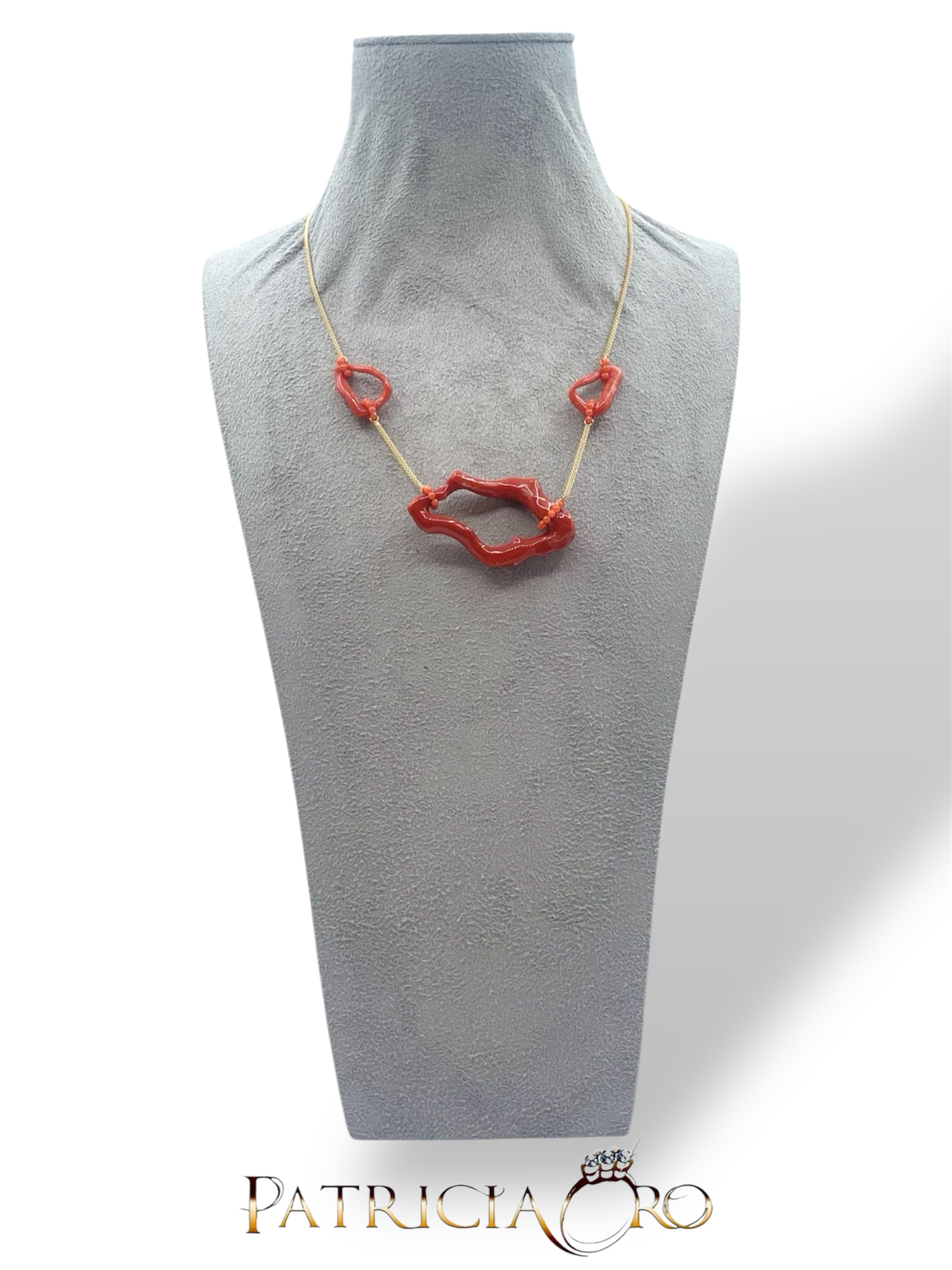 Splendida Collana in Corallo Sciacca con Creole, un gioiello made in italy di Patricia Oro Creations, perfetto per un'idea regalo preziosa.