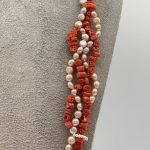Splendida collana in Corallo Sciacca e Perle barocche, un capolavoro di gioielli made in italy, perfetto per un'occasione speciale. (Vista 2)