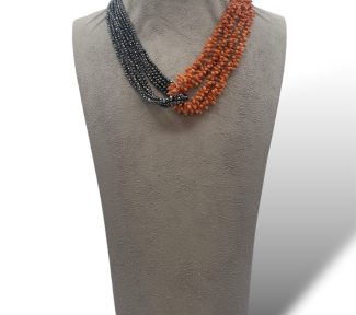 Splendida collana da donna in corallo Sciacca e Ematite, un gioiello made in italy di Patricia Oro Creations, perfetto per un regalo prezioso.
