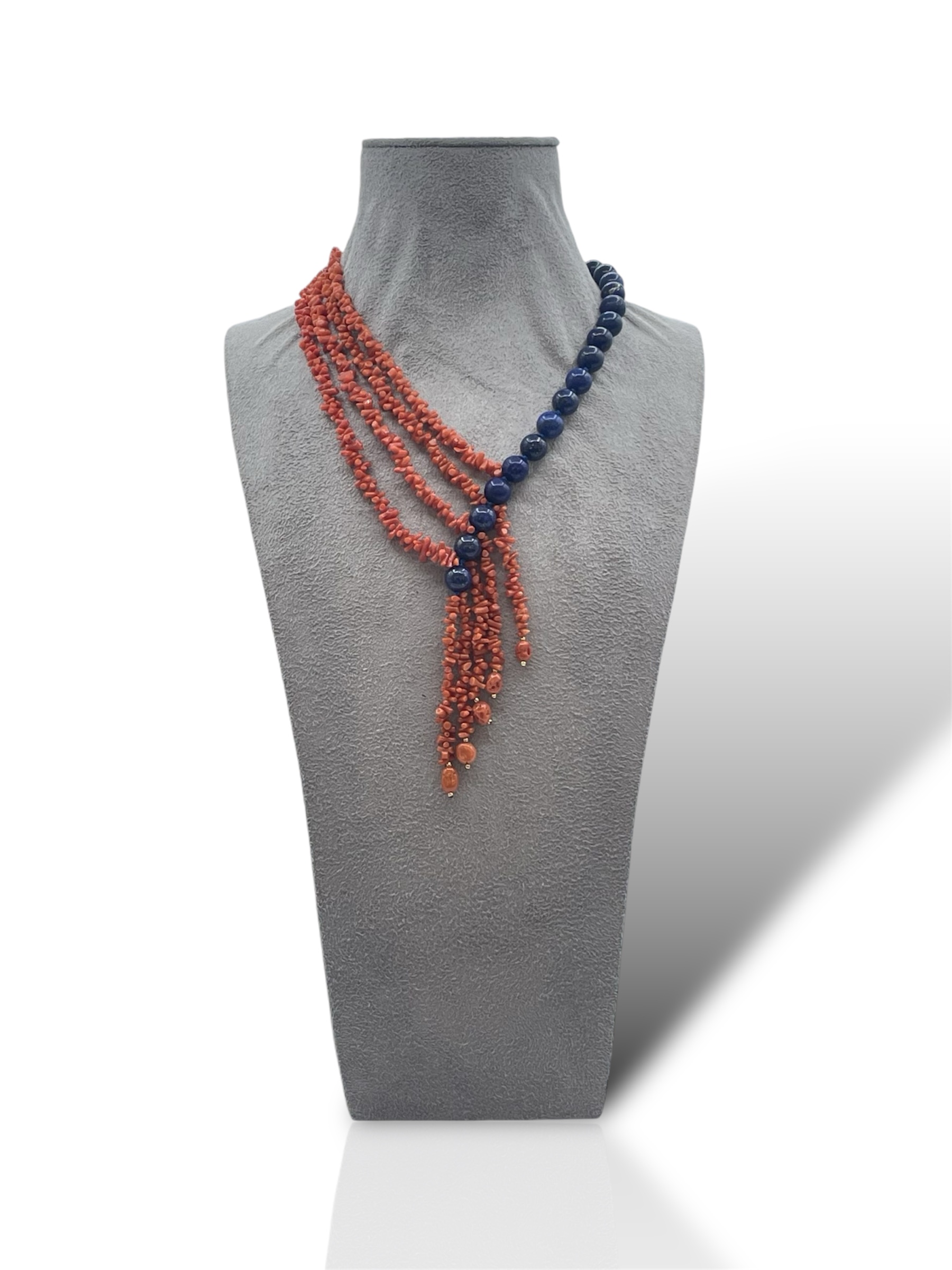 Splendida collana da donna in Corallo Sciacca e Lapis, un gioiello made in italy di Patricia Oro Creations, perfetto per un regalo prezioso.