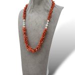 Splendida Collana Corallo Sciacca con Perle, un gioiello made in italy di Patricia Oro Creations, perfetto per un'idea regalo preziosa. (Vista 2)