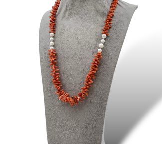 Splendida Collana Corallo Sciacca con Perle, un gioiello made in italy di Patricia Oro Creations, perfetto per un'idea regalo preziosa. (Vista 2)