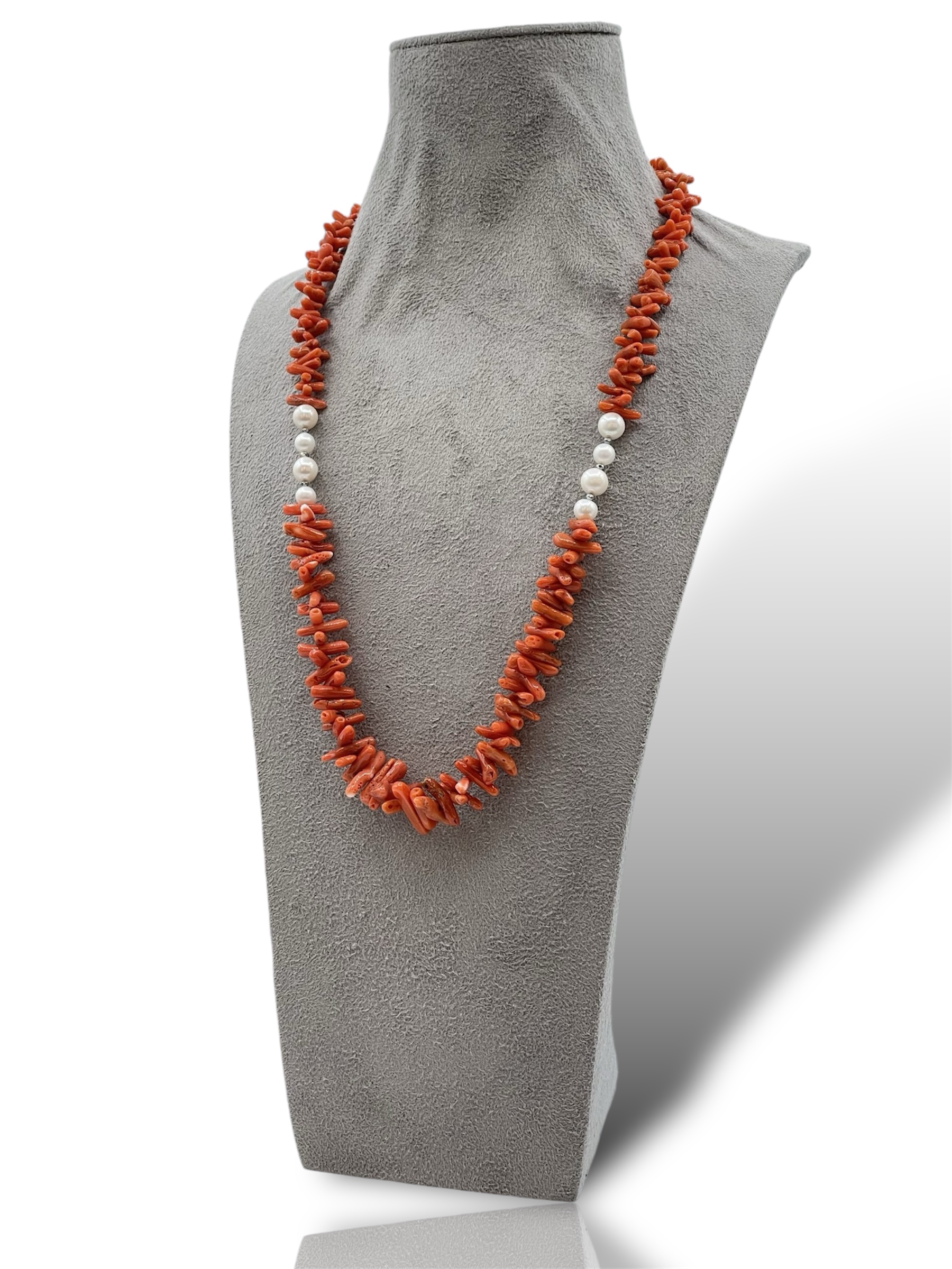 Splendida Collana Corallo Sciacca con Perle, un gioiello made in italy di Patricia Oro Creations, perfetto per un'idea regalo preziosa. (Vista 2)
