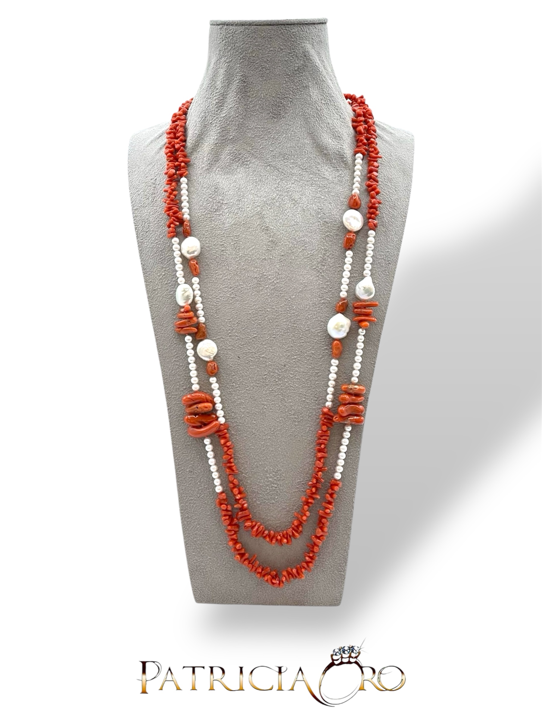 Splendida collana da donna in Corallo Sciacca con perle, un gioiello made in italy di Patricia Oro Creations, perfetto per un'idea regalo preziosa.
