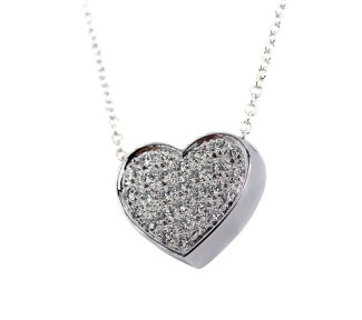 Splendida Collana Cuore in Oro Bianco 750 con Diamanti, un gioiello di alta gioielleria ideale come idea regalo preziosa. Scopri la bellezza dei gioielli diamanti.