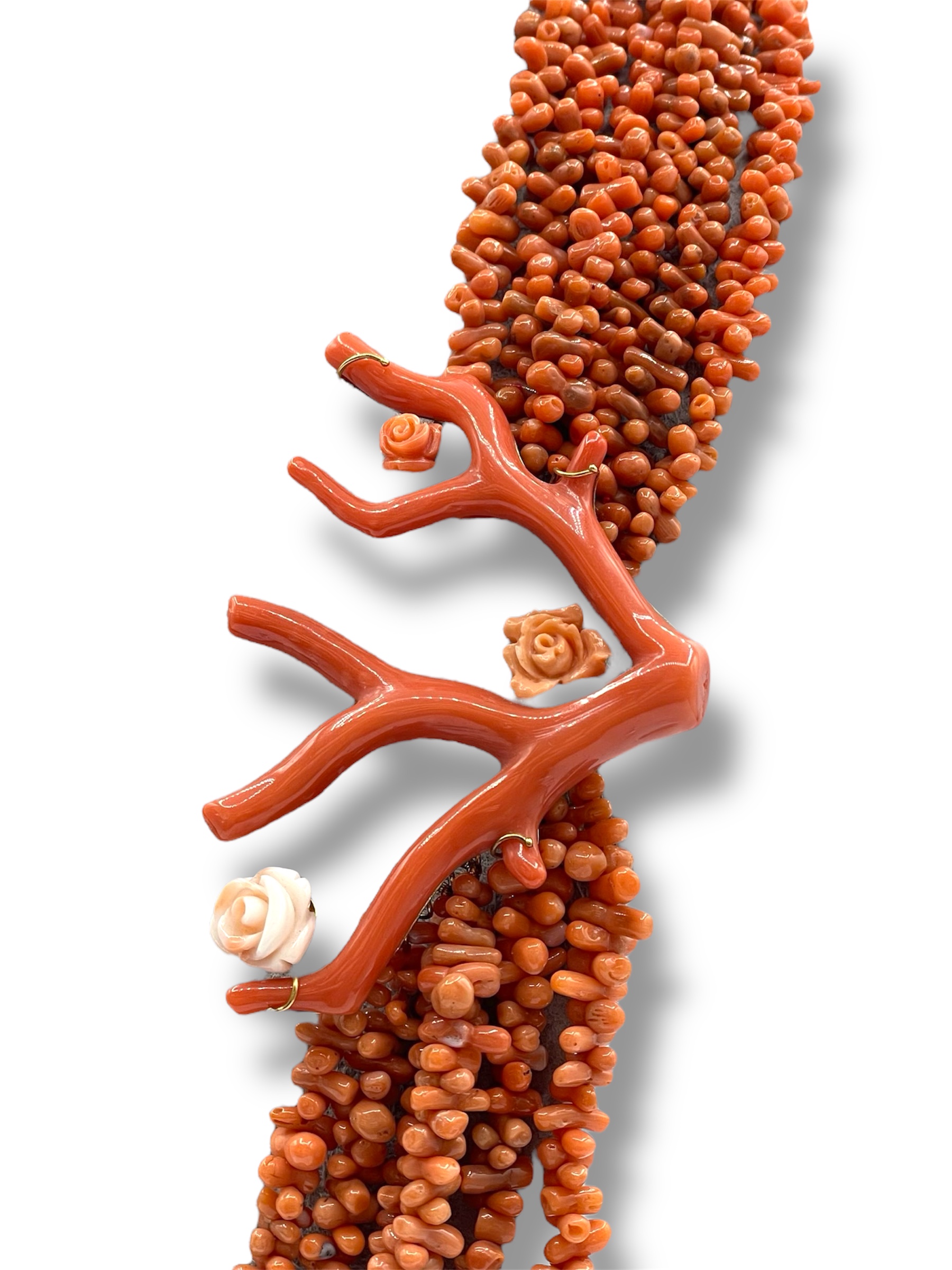 Splendida collana da donna con corallo naturale e ramo, un gioiello unico, realizzato con maestria artigianale. Scopri la bellezza dei gioielli made in italy. (Vista 2)