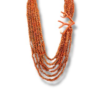 Splendida collana da donna con corallo naturale e ramo, un gioiello unico, realizzato con maestria artigianale. Scopri la bellezza dei gioielli made in italy.