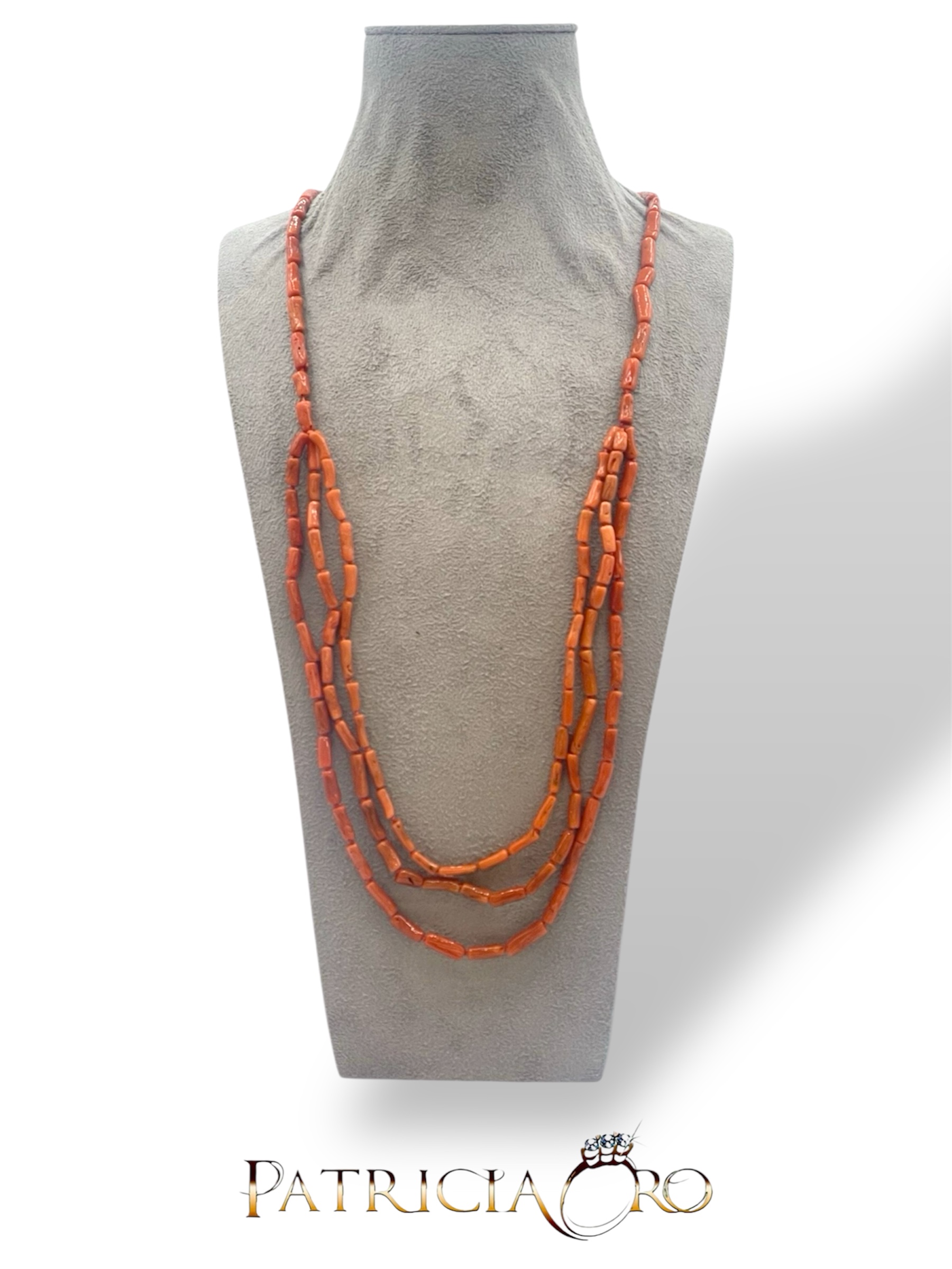 Splendida collana da donna in Corallo Sciacca, un gioiello made in italy di Patricia Oro Creations, perfetto per un'idea regalo preziosa.