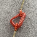 Splendida Collana in Corallo Sciacca con Creole, un gioiello made in italy di Patricia Oro Creations, perfetto per un'idea regalo preziosa. (Vista 4)