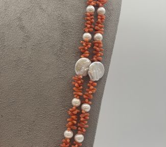 Splendida collana in corallo con perle barocche, un capolavoro di gioielli made in italy, perfetto per un'occasione speciale. (Vista 2)