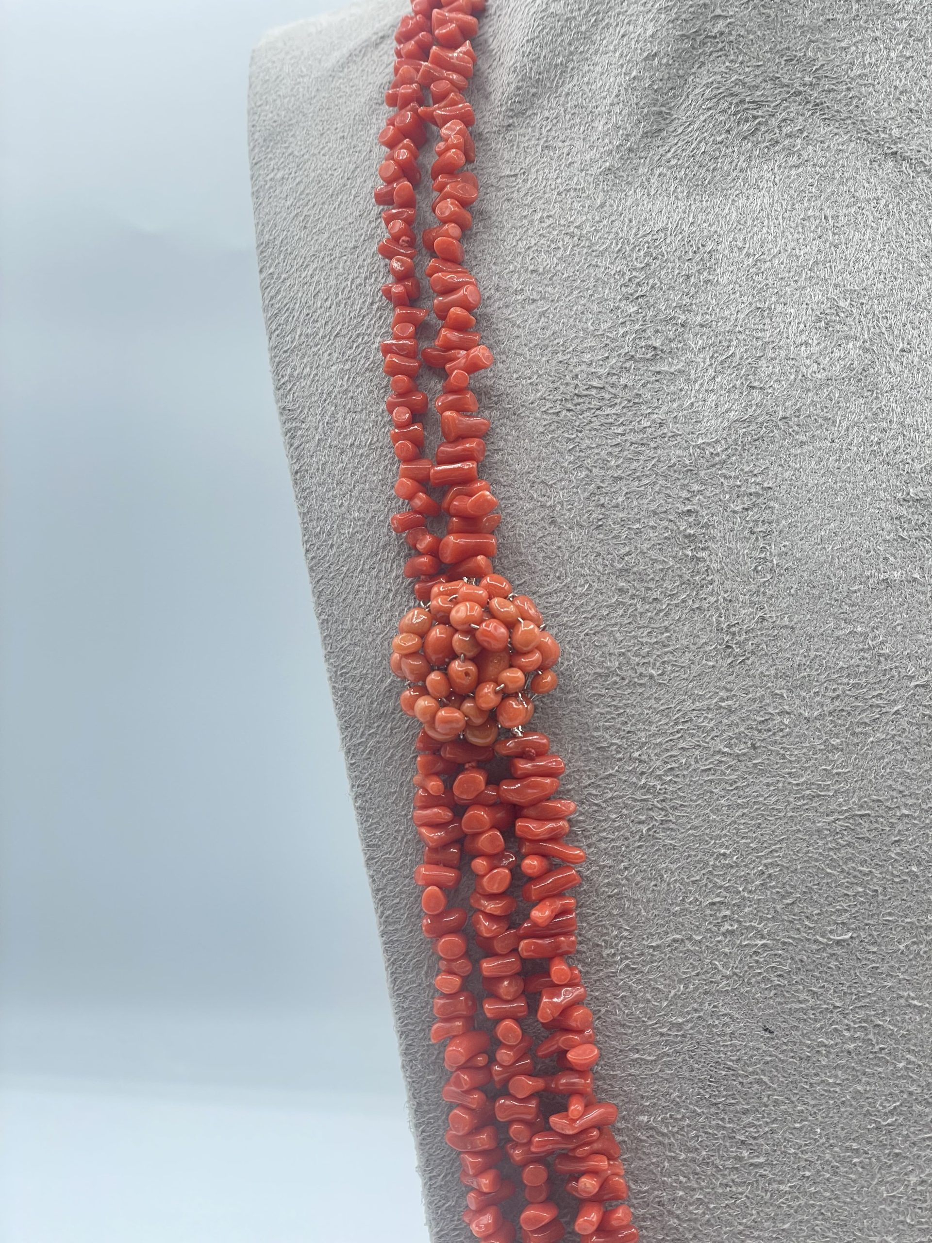 Splendida collana da donna in Corallo Sciacca, un gioiello made in Italy di Patricia Oro Creations, perfetto per un'idea regalo preziosa. (Vista 3)