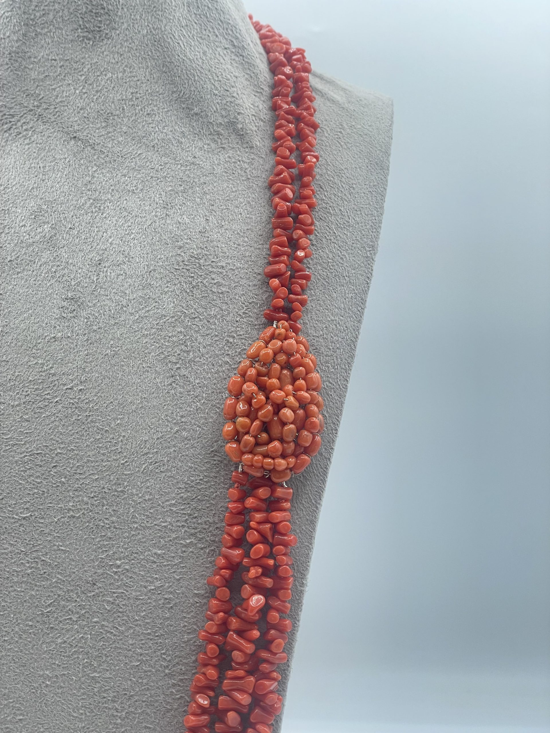 Splendida collana da donna in Corallo Sciacca, un gioiello made in Italy di Patricia Oro Creations, perfetto per un'idea regalo preziosa. (Vista 2)