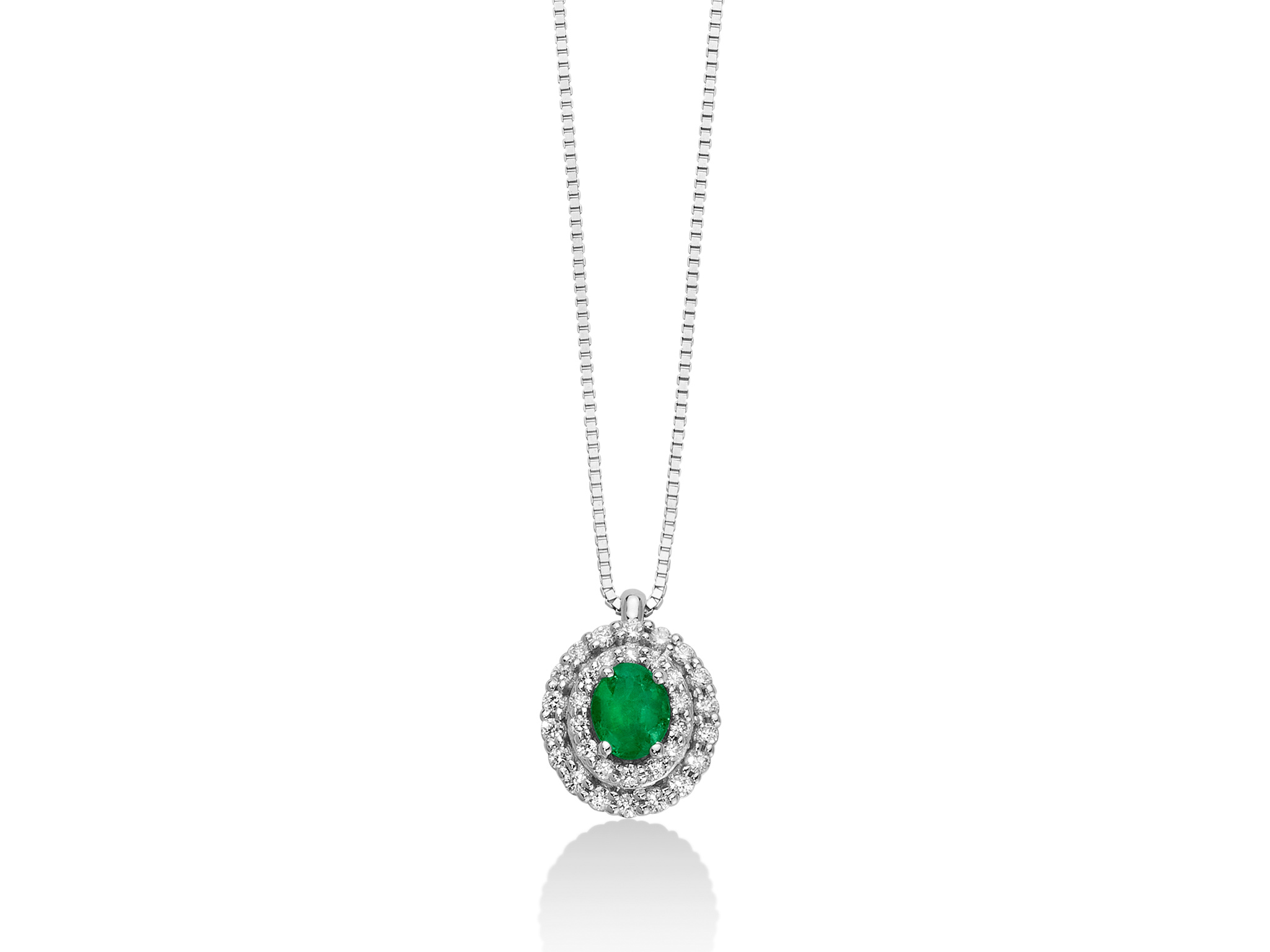 Collana Miluna Gioielli con Smeraldo Ovale e Diamanti in Oro Bianco 750: un gioiello smeraldo di alta gioielleria per un'eleganza senza tempo.