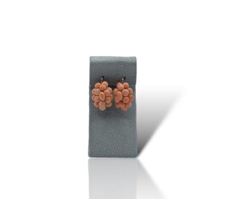 Splendidi Orecchini Corallo Sciacca "Bottoni" in Oro, gioielli made in italy di Patricia Oro Creations, un'elegante espressione di alta gioielleria.