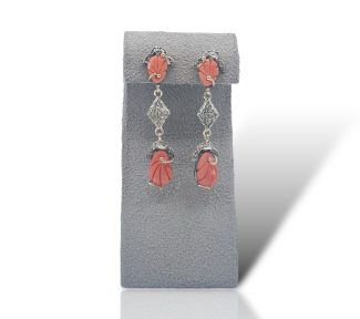 Splendidi orecchini Corallo Sciacca in stile antico con diamanti piatti in oro, un gioiello di lusso firmato Patricia Oro Creations, perfetto per un'idea regalo preziosa.