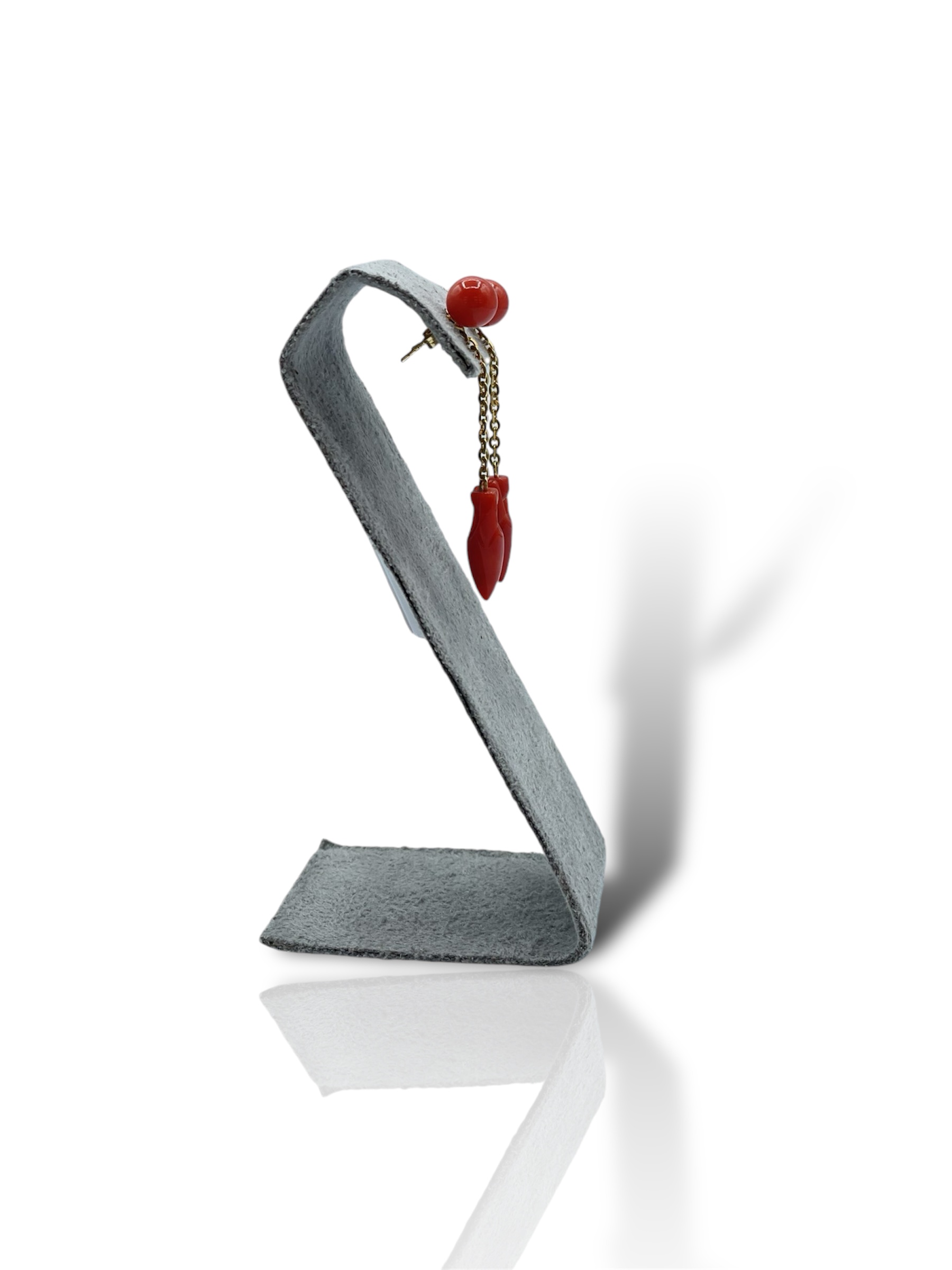 Splendidi orecchini Corallo Sciacca in oro giallo 750, un capolavoro di gioielli made in italy, perfetti per un'eleganza senza tempo. (Vista 2)