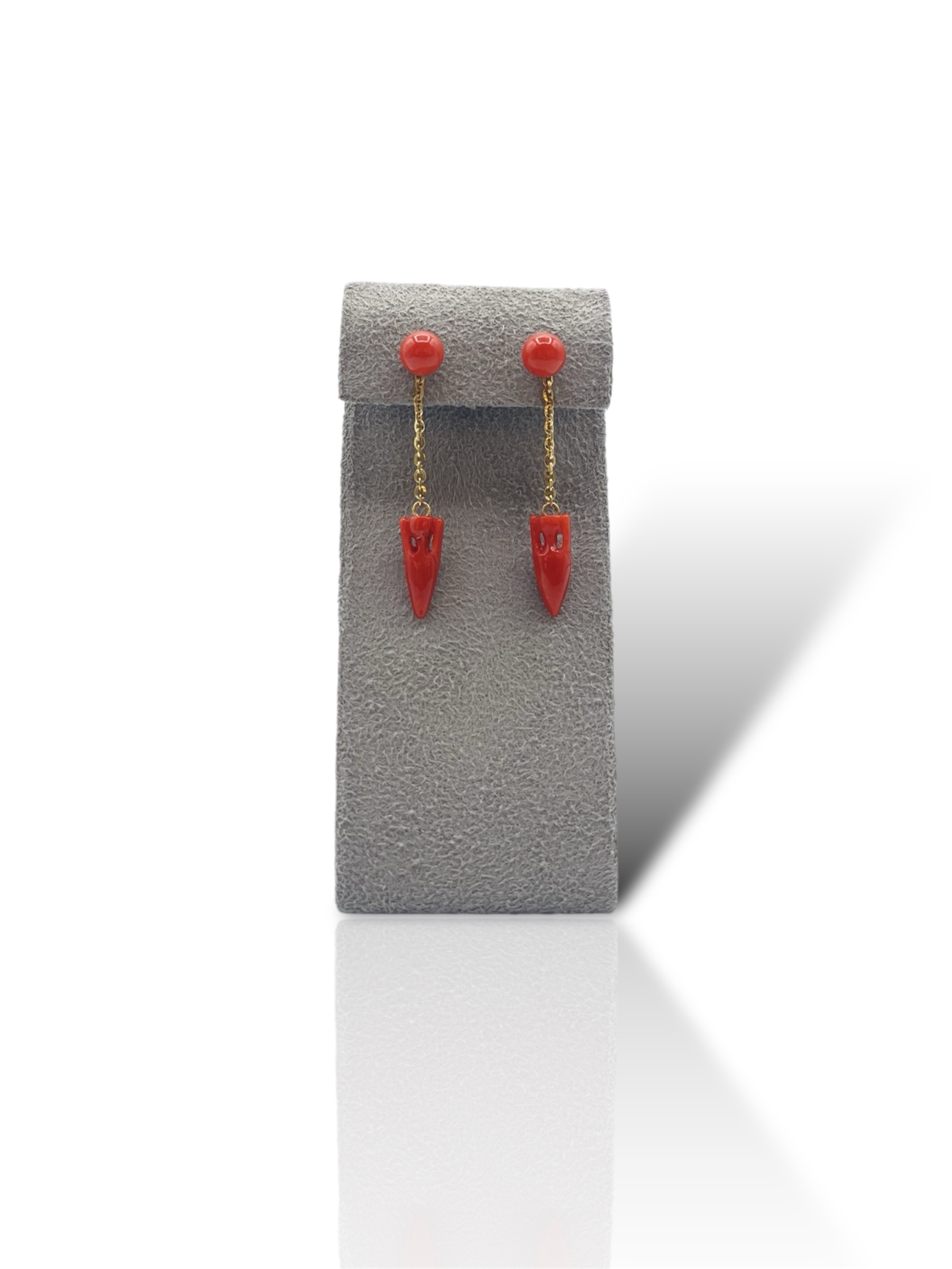 Splendidi orecchini Corallo Sciacca in oro giallo 750, un capolavoro di gioielli made in italy, perfetti per un'eleganza senza tempo.