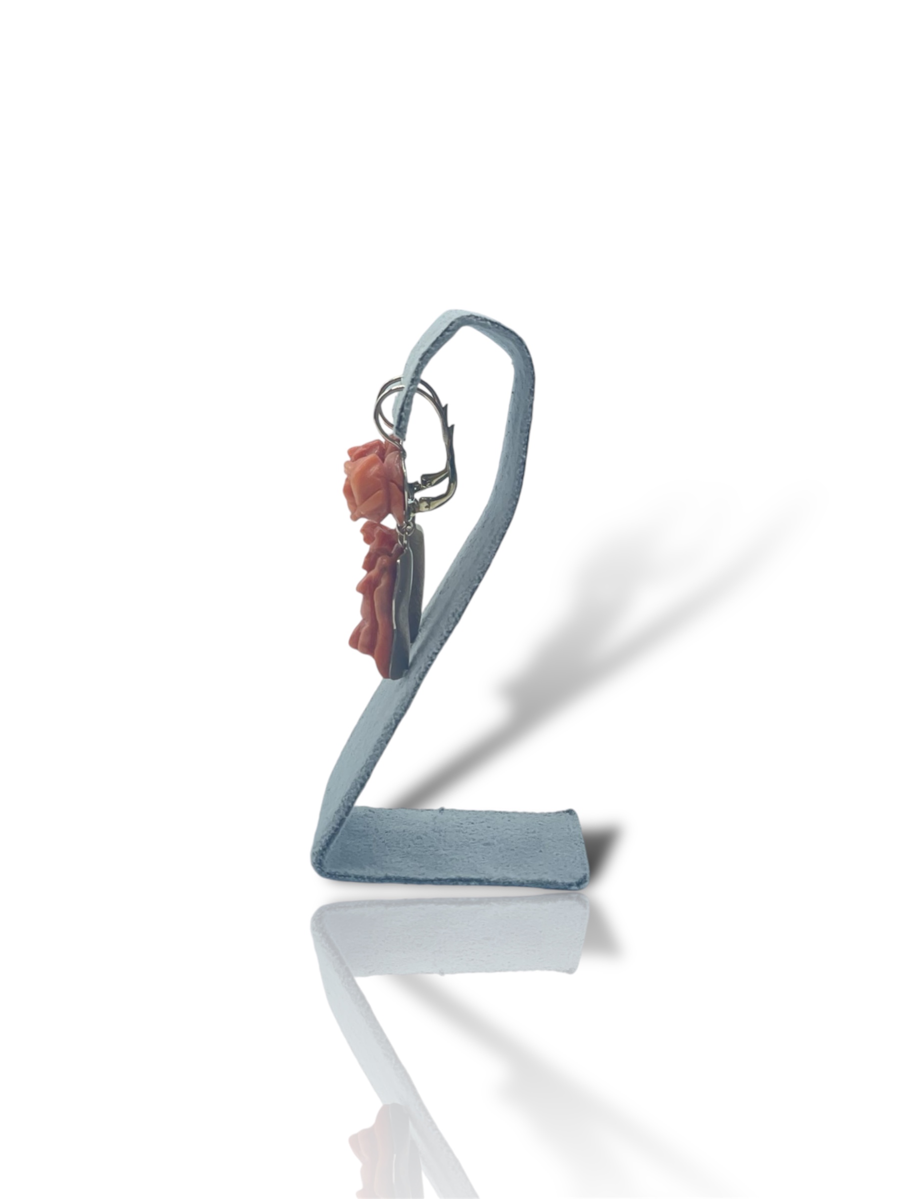 Splendidi orecchini da donna con corallo Sciacca, un capolavoro di gioielli made in italy, perfetti per un'occasione speciale. (Vista 2)