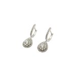 Splendidi orecchini a goccia Davite&Delucchi in oro bianco 750 e diamanti: un'eccellenza di gioielli diamanti per un'eleganza senza tempo. (Vista 2)