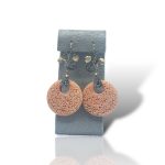 Splendidi orecchini in stile antico con creole in corallo e oro, un capolavoro di gioielli made in italy, perfetti per un'occasione speciale.