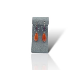 Splendidi orecchini in stile antico con gocce di corallo Sciacca, gioielli made in italy di Patricia Oro Creations, un'eccellenza dell'oreficeria artigianale.