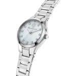 L'Orologio Femminile Maserati Attrazione, un gioiello di lusso che incarna l'eleganza e la raffinatezza. Un accessorio perfetto per chi cerca un tocco di classe. (Vista 2)