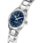 Scopri l'Orologio Maserati Competizione, un gioiello di lusso che incarna l'eleganza e la raffinatezza. Perfetto per chi cerca un accessorio di alta classe. (Vista 3)
