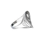 Anello da donna in oro bianco 750, un gioiello di lusso perfetto per un'occasione speciale. (Vista 3)