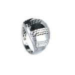 Anello da donna in oro bianco 750, un gioiello di lusso perfetto per un'idea regalo preziosa.