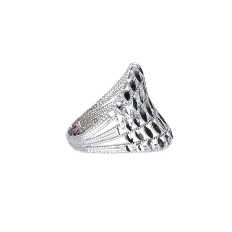 Anello da donna in oro bianco 750, un gioiello di lusso perfetto per un'occasione speciale. (Vista 3)