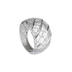 Anello da donna in oro bianco 750, un gioiello di lusso perfetto per un'occasione speciale.