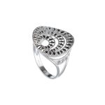 Anello da donna in oro bianco 750, un gioiello di lusso perfetto per un'occasione speciale.