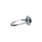 Anello con zirconi colorati in oro bianco 750, un gioiello di lusso perfetto per un'idea regalo preziosa. (Vista 2)