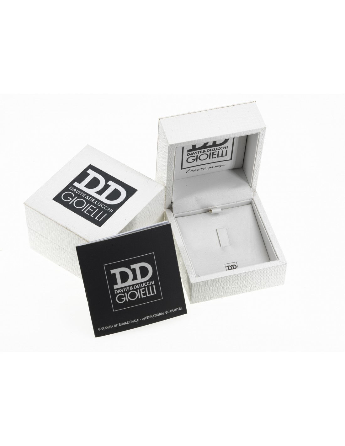 Splendida Collana con Croce in Oro Bianco 750 con Diamanti Davite&Delucchi: un gioiello di lusso, perfetto per chi cerca gioielli diamanti. (Vista 2)