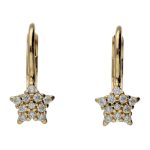 Splendidi orecchini a stella per bambina in oro giallo 750, un gioiello di lusso perfetto per un regalo prezioso.