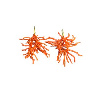 Splendidi orecchini in corallo e oro 18k, un esempio di gioielli made in italy, perfetti per un'occasione speciale.