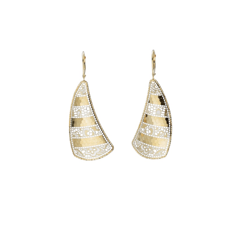 Orecchini pendenti in oro 750, un gioiello di lusso perfetto per un'idea regalo preziosa.