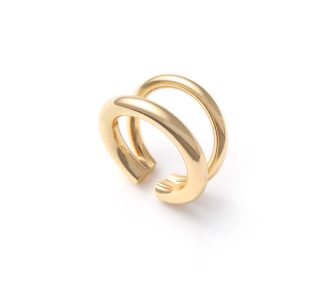 L'anello UnoAerre dorato, un gioiello di lusso che incarna l'eleganza e la raffinatezza dell'oreficeria italiana.