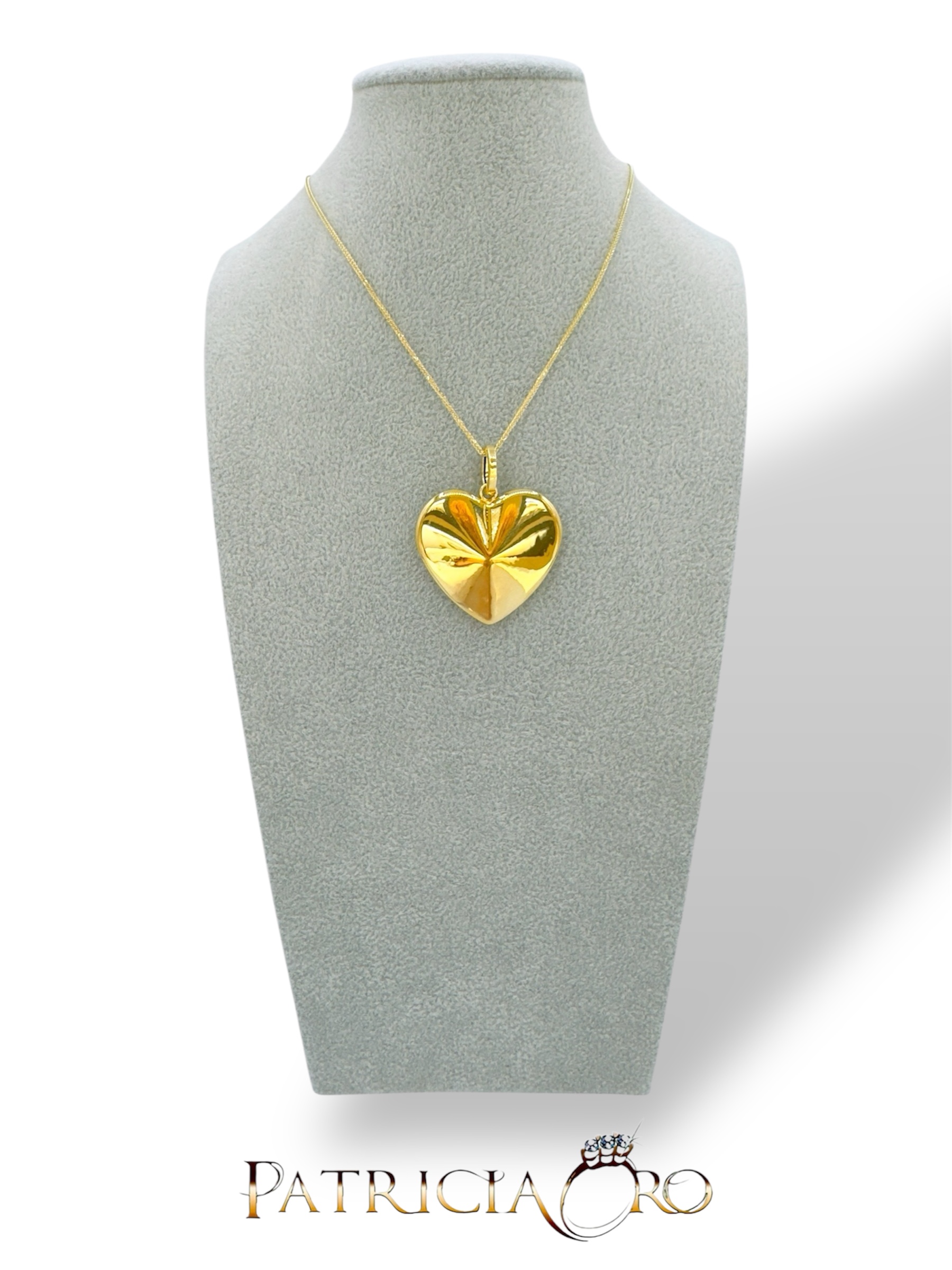 Collana con Cuore in Oro 750 - Alta Gioielleria | Gioielleria Patricia Oro Collana con cuore in oro 750, un gioiello di lusso perfetto per un'idea regalo preziosa.