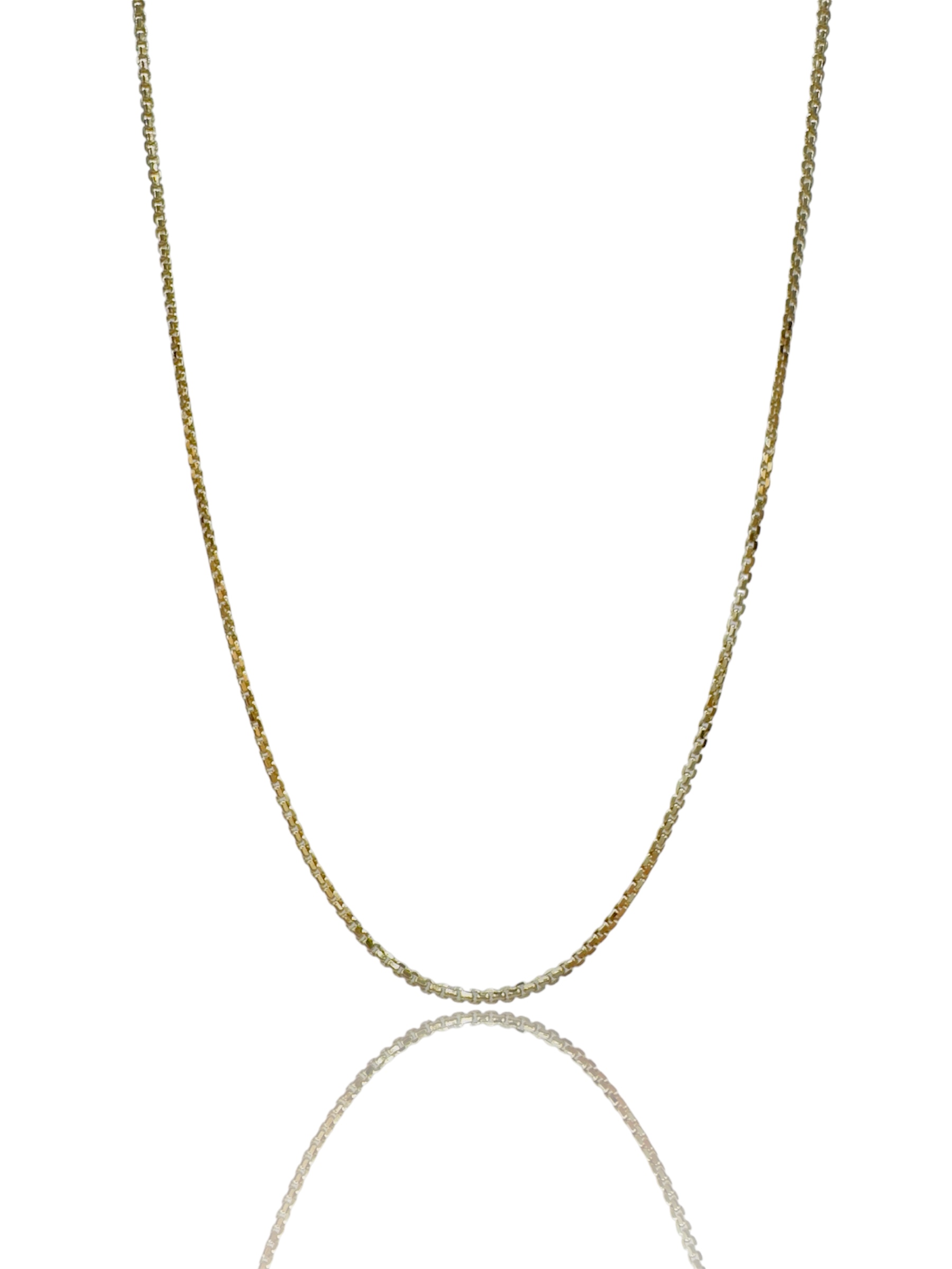 Collana da donna in oro 750, un gioiello di lusso perfetto per un'idea regalo preziosa.