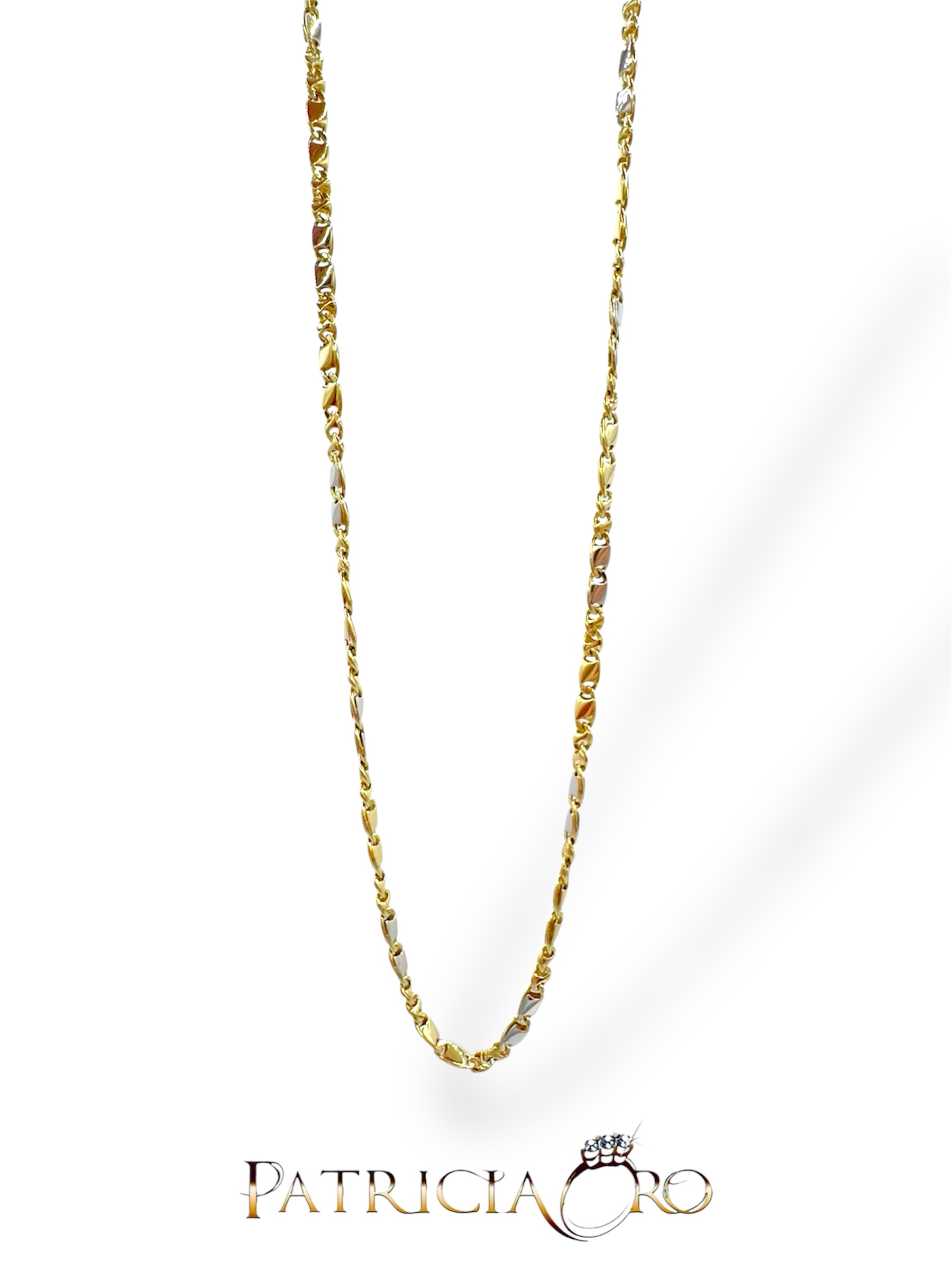 Collana girocollo da uomo in oro 18k, un gioiello di lusso perfetto per un regalo prezioso.